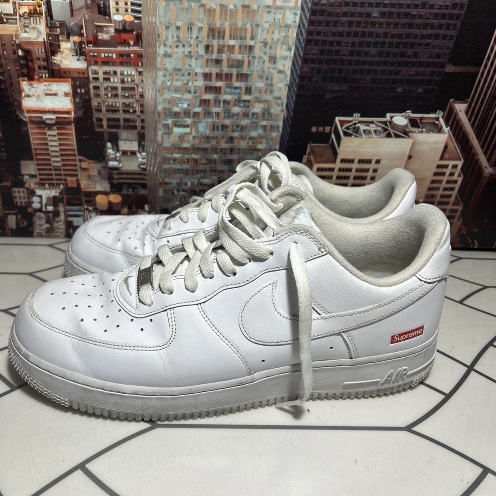 Nike Air Force 1 x Supreme  Size 11